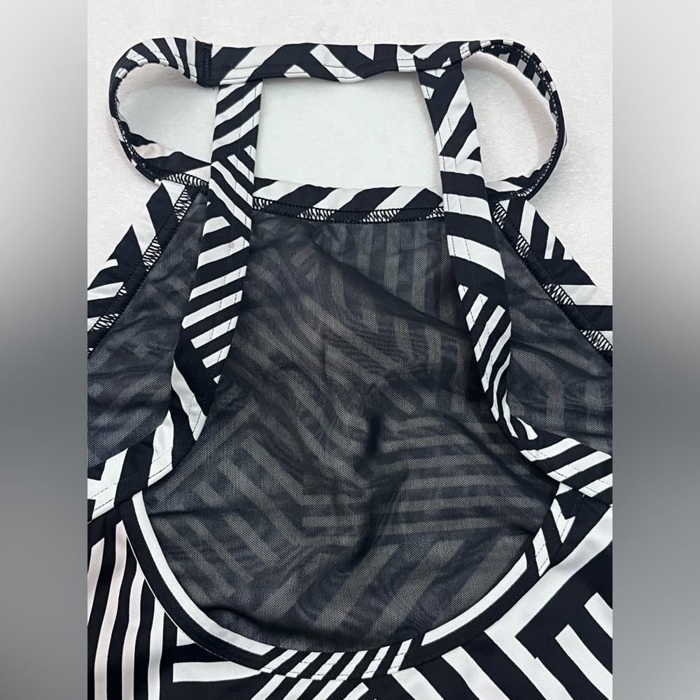 Victoria Sport Secret Black & White Geometric Striped Halter Sports Bra Medium - Picture 10 of 16